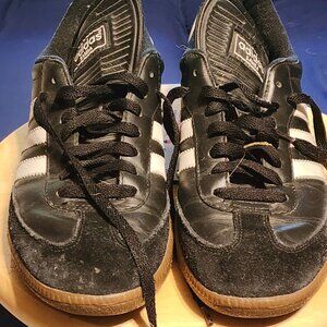 Men's size 8.5 black adidas samba athletic shoes in FAIR condition